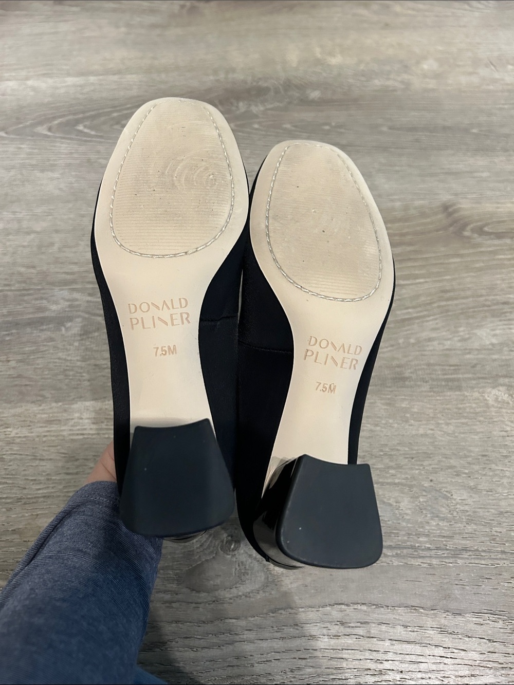 Donald Pliner Audrey Black Heeled Pumps - Picture 7 of 7